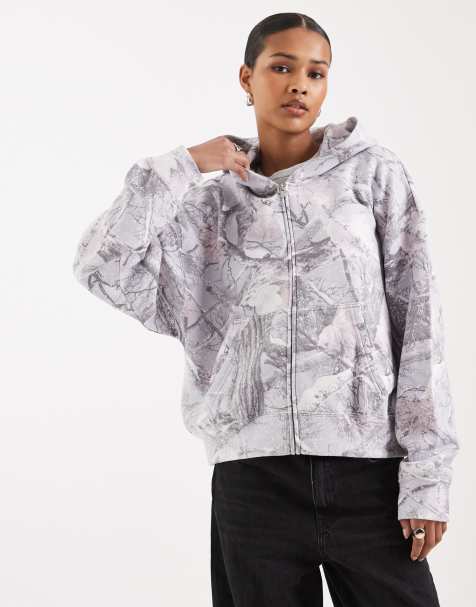 Sudadera lila con capucha, cremallera y estampado de camuflaje de Hollister - view 1