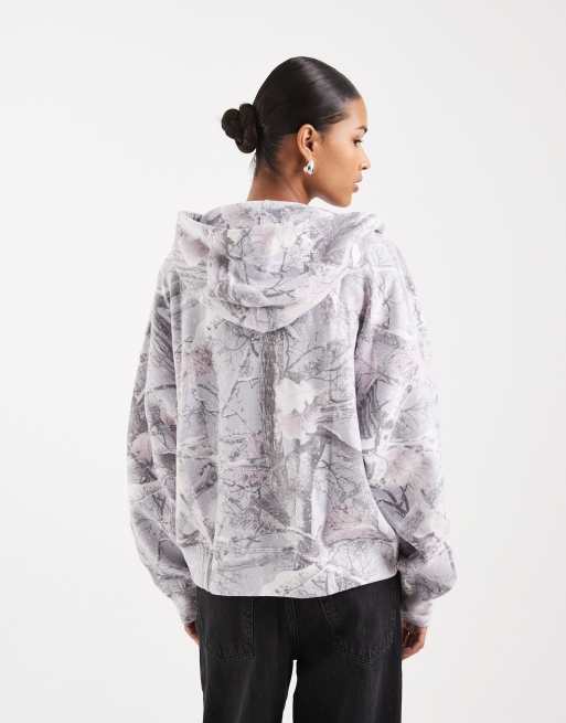 Sudadera lila con capucha, cremallera y estampado de camuflaje de Hollister, 3 de 4