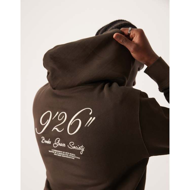 Sudadera marrón con capucha y detalle universitario de Mango ASOS