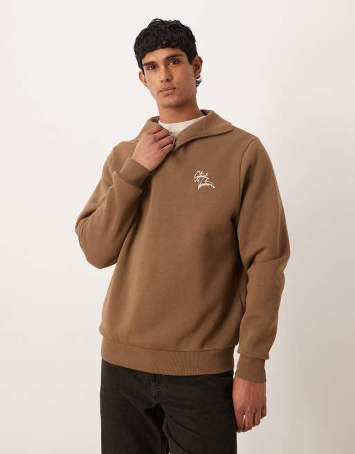 Sudadera marrón con cuello tipo polo y estampado de texto de ASOS DESIGN