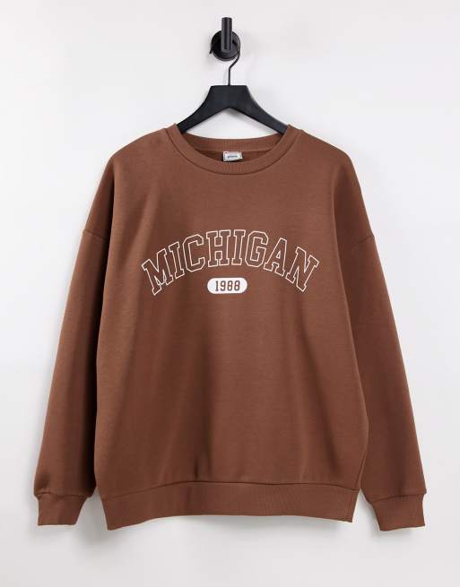 Sudadera marron con diseno universitario de Pimkie ASOS