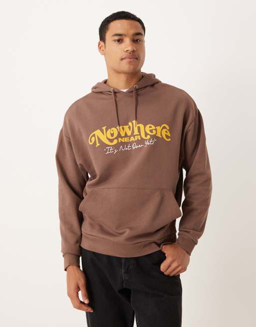 Sudadera marrón extragrande con capucha y estampado de ASOS DESIGN