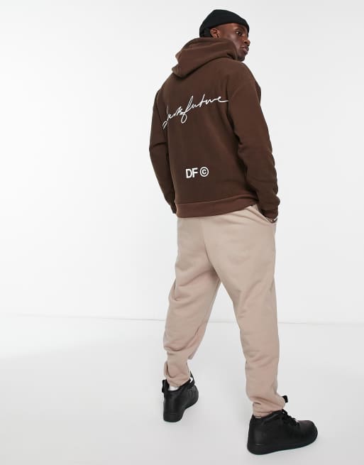 Sudadera marrón extragrande con capucha y logos estampados en la espalda de felpa polar de ASOS Dark Future