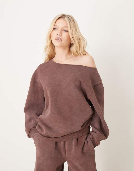 Sudadera marrón extragrande con lavado ácido y escote Bardot de ASOS DESIGN (parte de un conjunto)