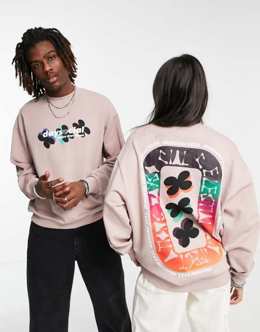Sudadera marrón extragrande unisex con estampado gráfico de ASOS Daysocial