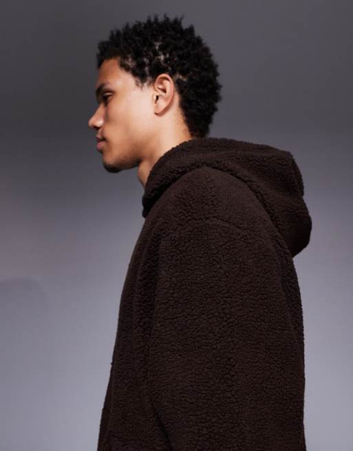 Sudadera marrón ultragrande con cuello alzado y cremallera corta de borreguito de ASOS DESIGN, 4 de 5