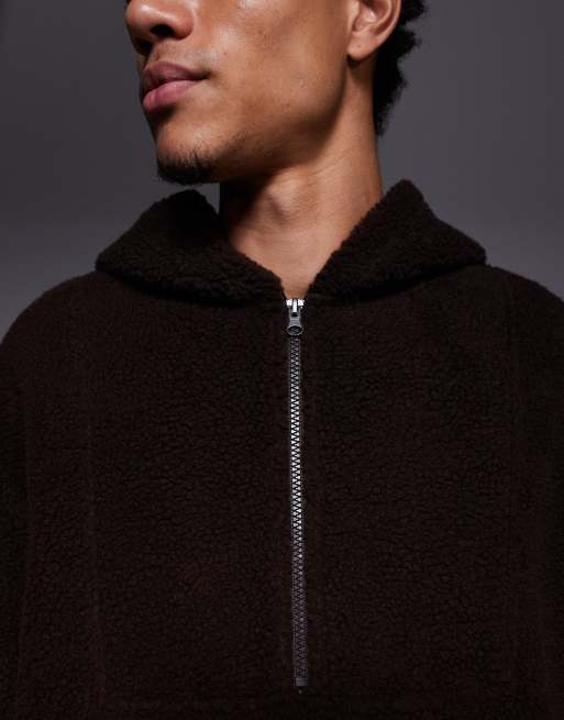 Sudadera marrón ultragrande con cuello alzado y cremallera corta de borreguito de ASOS DESIGN, 5 de 5
