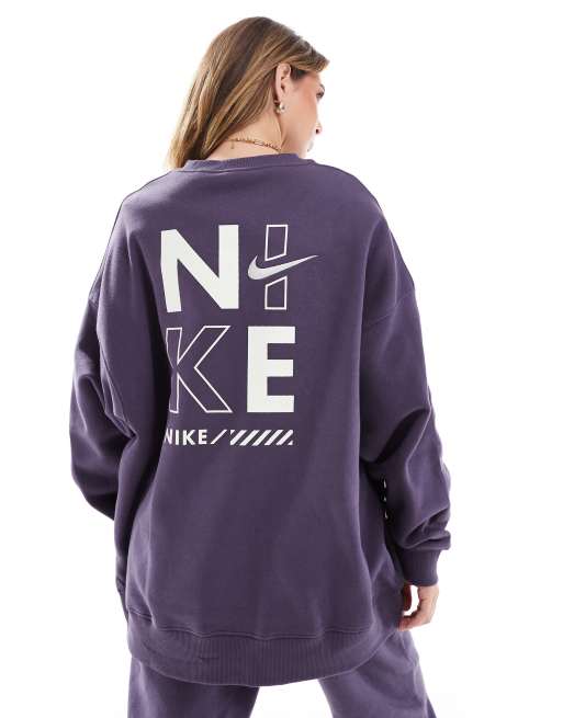 Sudadera morada extragrande con estampado gráfico Swoosh de Nike, 2 de 4