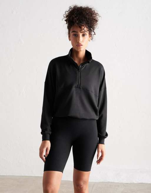Sudadera negra cómoda con media cremallera de Aim'n