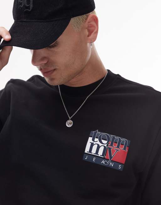 Sudadera negra con bandera en el pecho de Tommy Jeans, 2 de 4