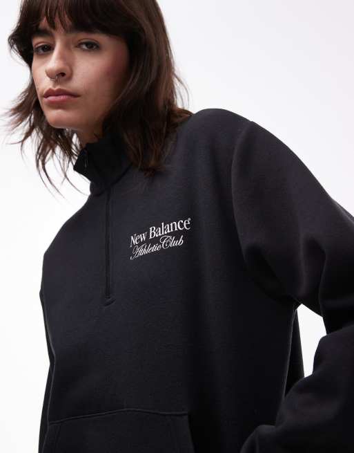 Sudadera negra con capucha, media cremallera y estampado gráfico de New Balance, 3 de 4