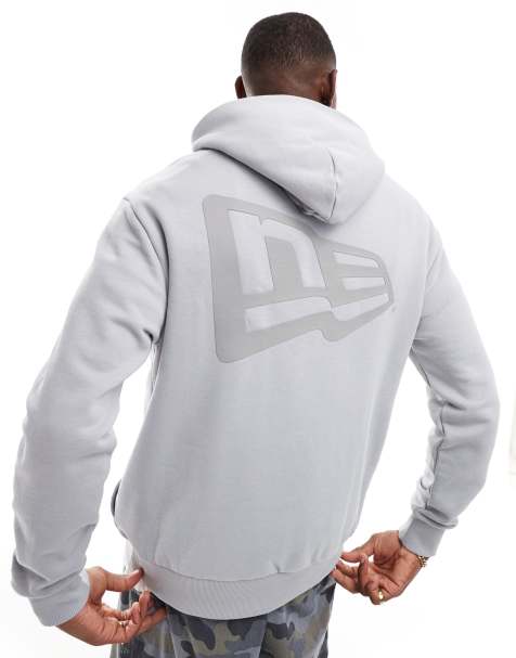 Sudadera negra con capucha y estampado de logo en la espalda de New Era - view 1