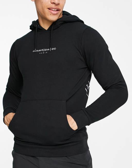 Sudadera negra con capucha y estampado en la espalda de Avant Garde