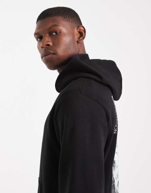 Sudadera negra con capucha y estampado gráfico de montaña en la espalda de Jack & Jones, 4 de 5
