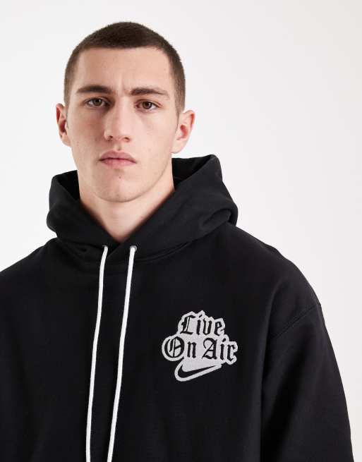 Sudadera negra con capucha y estampado gráfico en la espalda Solo Swoosh de Nike, 5 de 5