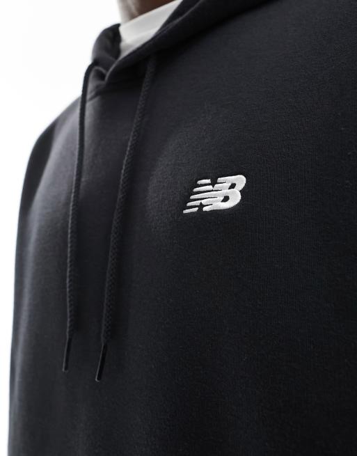 Sudadera negra con capucha y logo pequeño de tejido cepillado de New Balance, 2 de 4