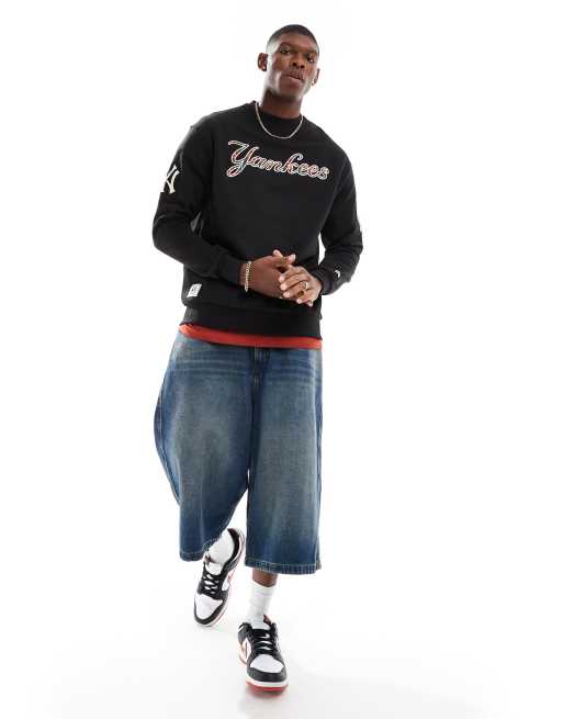 Sudadera negra con logo de NY Yankees con fondo de cuadros