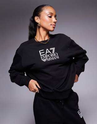 Sudadera negra con logo en el centro de EA7 (parte de un conjunto)