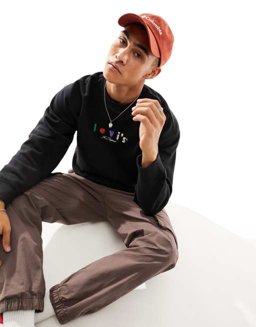 Sudadera negra con logo multicolor en la parte central de Levi's