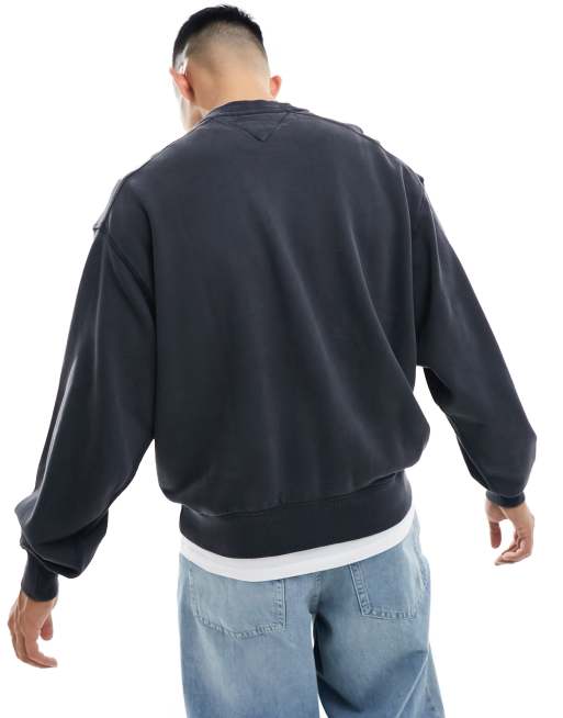 Sudadera negra de corte cuadrado y cuello redondo de Tommy Jeans, 2 de 4