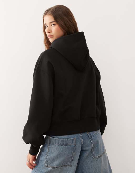 Sudadera negra extragrande con capucha y cremallera de punto liso