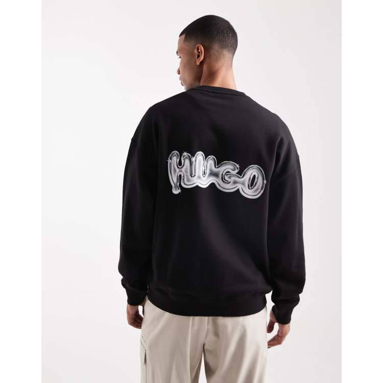 Sudadera negra extragrande con estampado del logo en la espalda