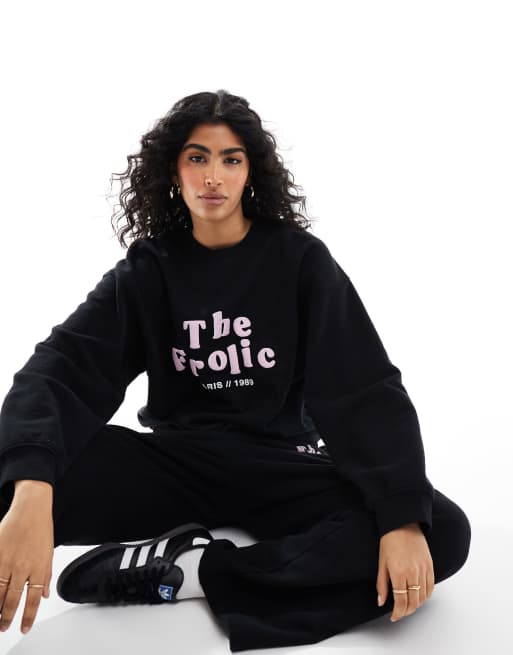 Sudadera negra extragrande con logo exclusiva de The Frolic (parte de un conjunto)   
