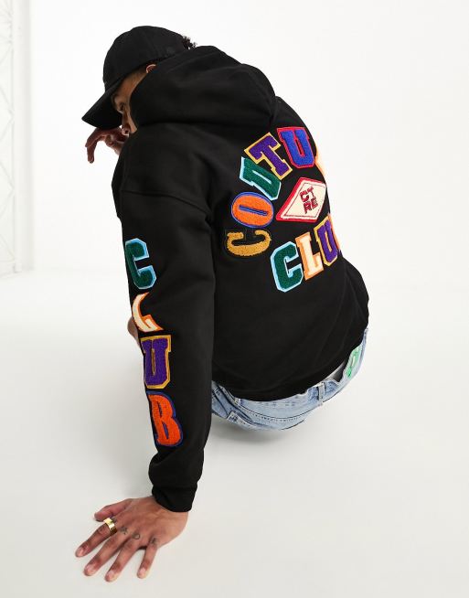 Sudadera negra sin cierres con capucha y múltiples parches de The Couture Club