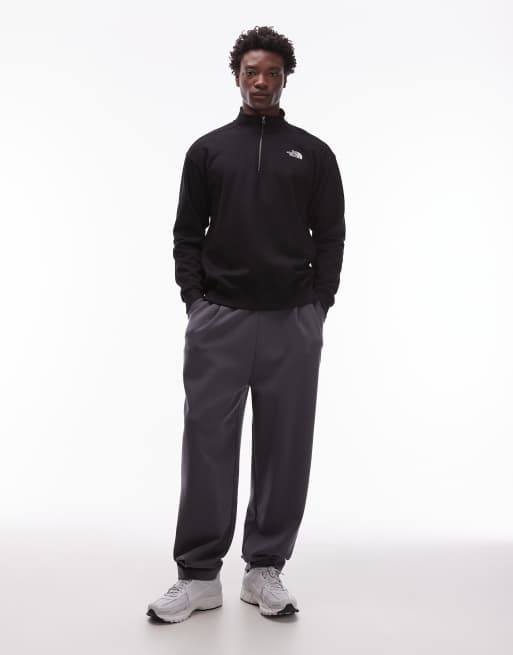 Sudadera negra unisex con cremallera corta y logo de The North Face, 2 de 5