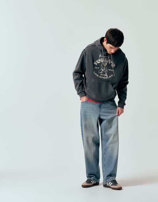 Sudadera negro lavado holgada con capucha y logo deportivo de Tommy Jeans, 4 de 5
