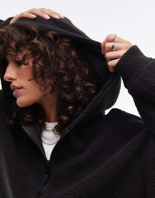 Sudadera polar negra con capucha y cremallera de borreguito de Topshop, 2 de 4