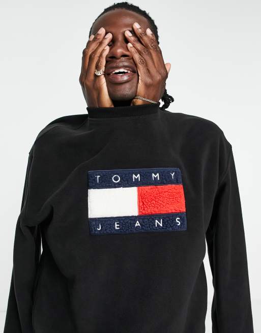 Sudadera polar negra de la colección cápsula Cozy de Tommy Jeans
