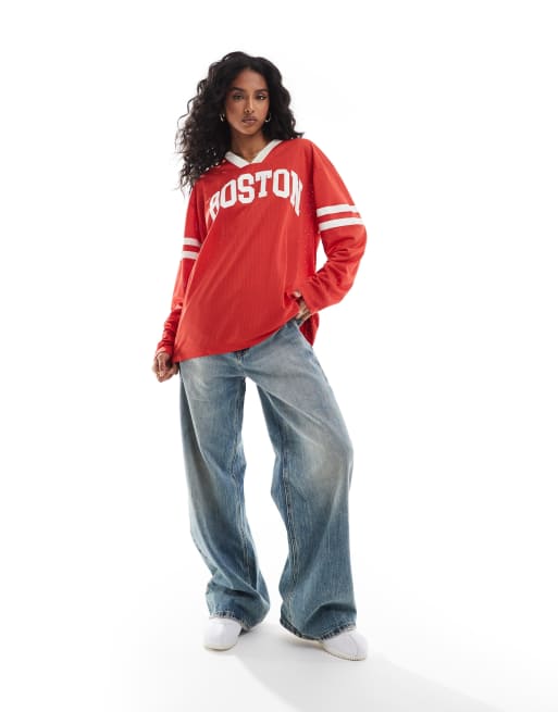 Sudadera roja con cuello de pico y estampado gráfico deportivo 