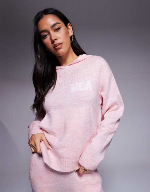 Sudadera rosa con capucha y estampado gráfico universitario de punto de Weekend Collective (parte de un conjunto)