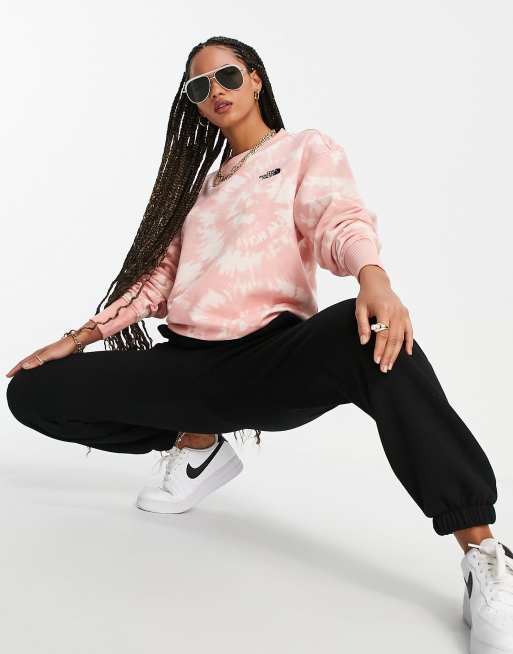Sudadera rosa extragrande básica con diseño tie dye exclusiva en ASOS de The North Face, 2 de 4