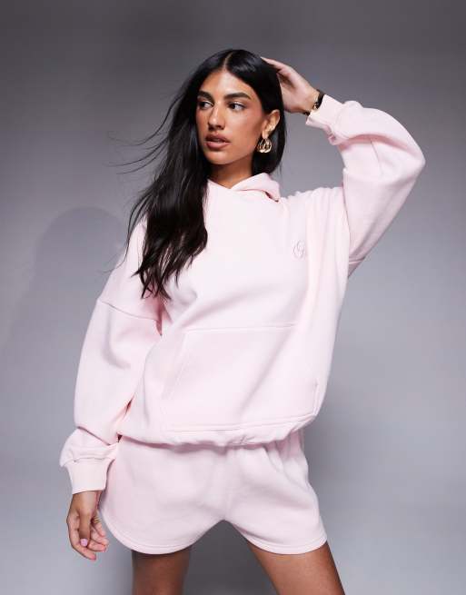 Sudadera rosa fresa extragrande con capucha y logo trasero en relieve de mezcla de algodón de Kaiia Studio (parte de un conjunto)  , 2 de 4