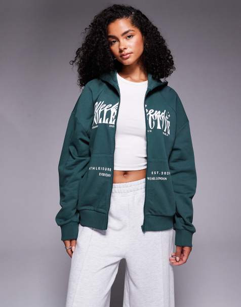 Sudadera verde con capucha, cremallera y gráfico de tipografías variadas de Weekend Collective - view 1