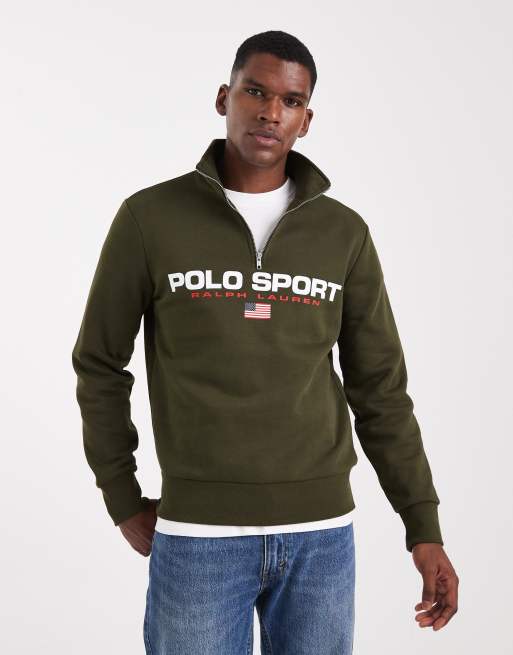 Sudadera verde oliva unisex con logo de bandera y media cremallera de felpa de la colección cápsula Sport de Polo Ralph Lauren