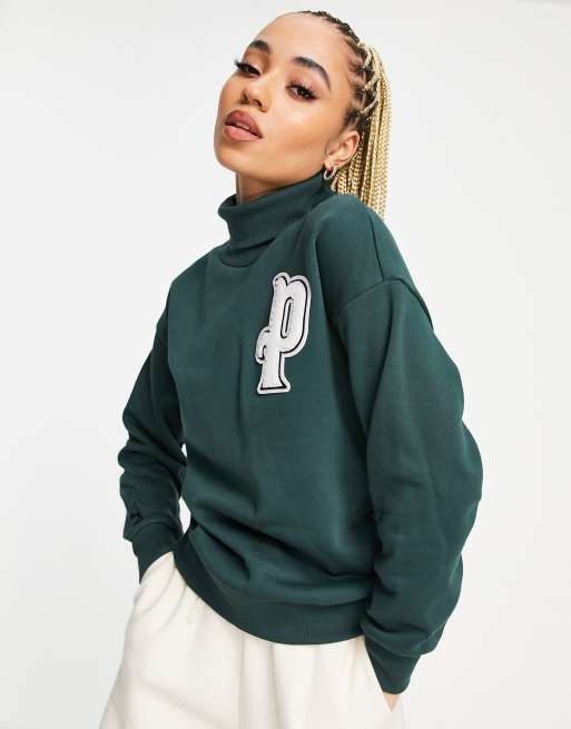 Sudadera verde oscuro con cuello subido y diseño universitario de PUMA