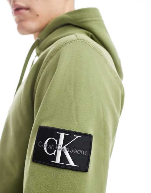 Sudadera verde pálido con detalle de parche de Calvin Klein Jeans, 4 de 4