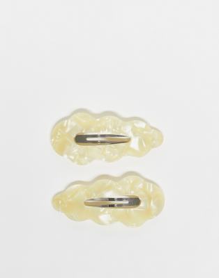 Sui Ava – 2er-Pack wellige Haarspangen mit Schnallen-Design in marmoriertem Gelb