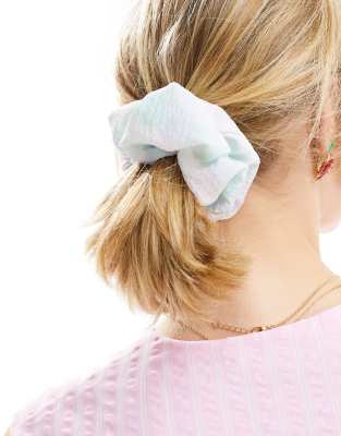 SUI AVA - Ace - Karierter Scrunchie-Haargummi in Pastellfarben-Bunt