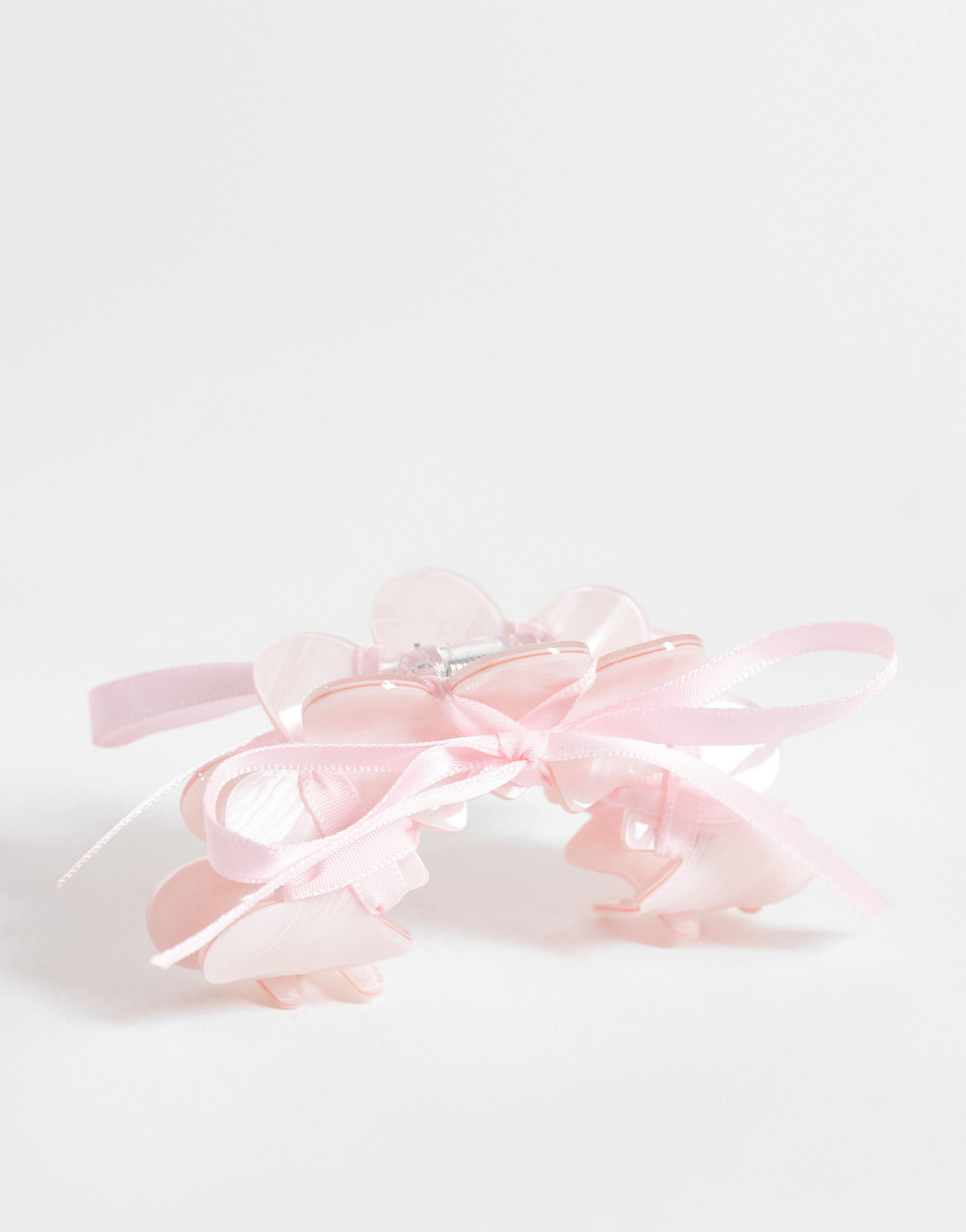 sui ava ballerina hair claw in light pink