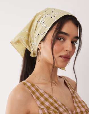 Sui Ava - Bandana-Schal in Grün mit Blumenmuster und Lochstickerei