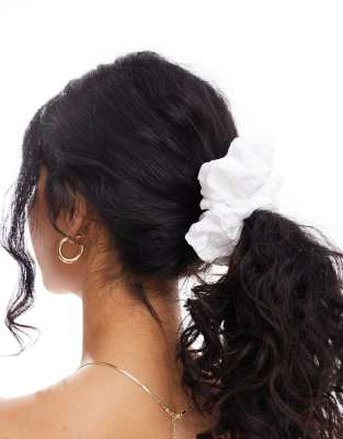 SUI AVA bridal daydream hair scrunchie in white