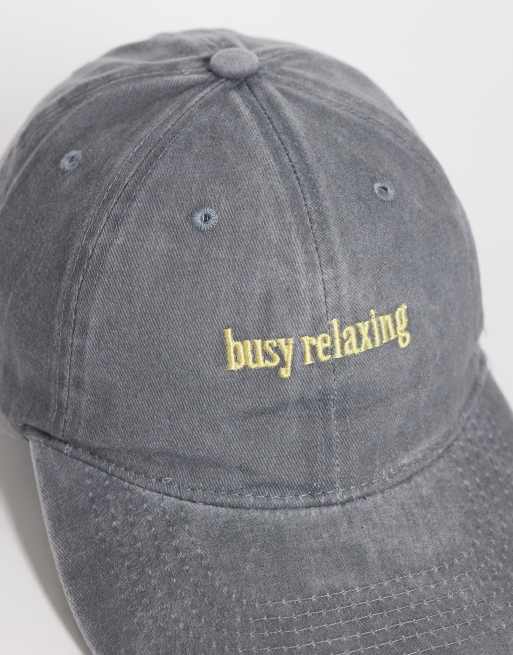 Sui Ava – Busy – Grå, avslappnad keps med text, 2 av 3