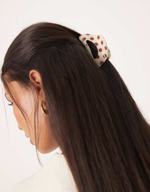 Sui Ava cloud medium size polka dot hair claw in brown and white, 3 of 3