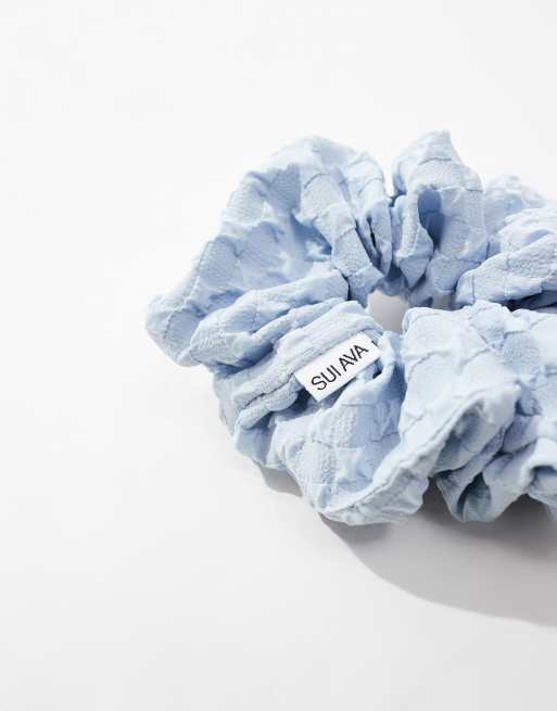 SUI AVA – Daydream – Scrunchie-Haargummi in Hellblau, 4 von 4