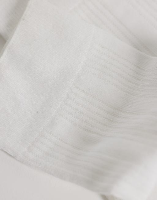 Sui Ava favourite ribbed socks in white, 3 of 3