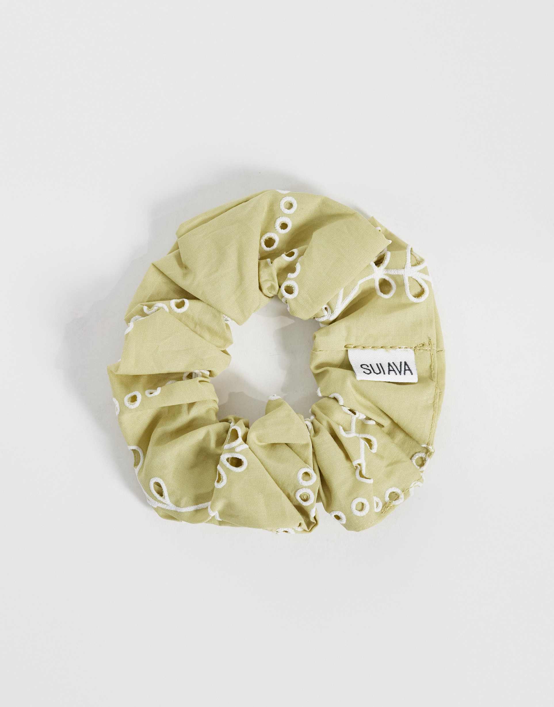 sui ava floral broderie hair scrunchie in green